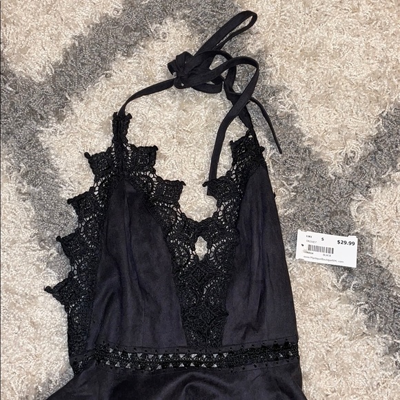 Halter top - Picture 2 of 3